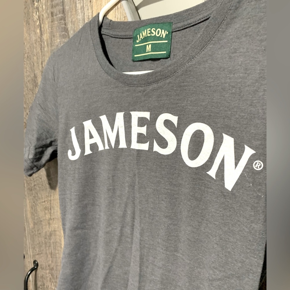 NWOT Jameson Irish Whiskey Woman’s T Shirt Gray / White Size Medium Runs small